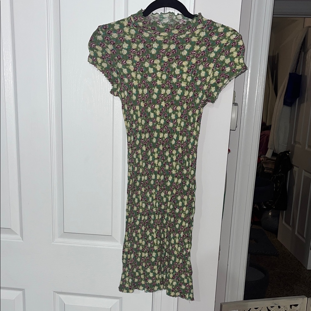 Urban Outfitters stretchy green & purple floral short sleeve mock neck dress M